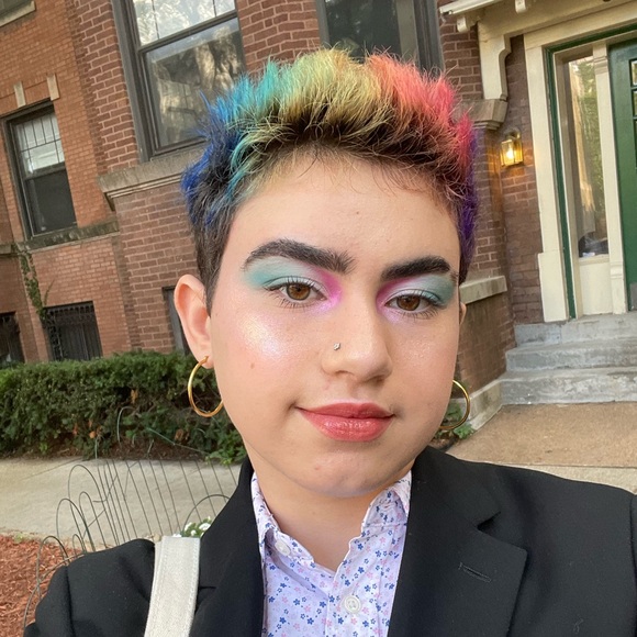 Meet your Posher, Ash - Picture 2 of 6